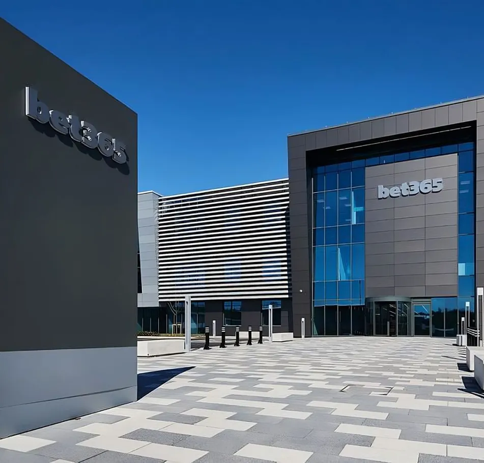 刘建业加盟,重庆铜梁龙,卸任定南赣,广州赛马场,广州赛马,赛马俱乐部,马术资讯